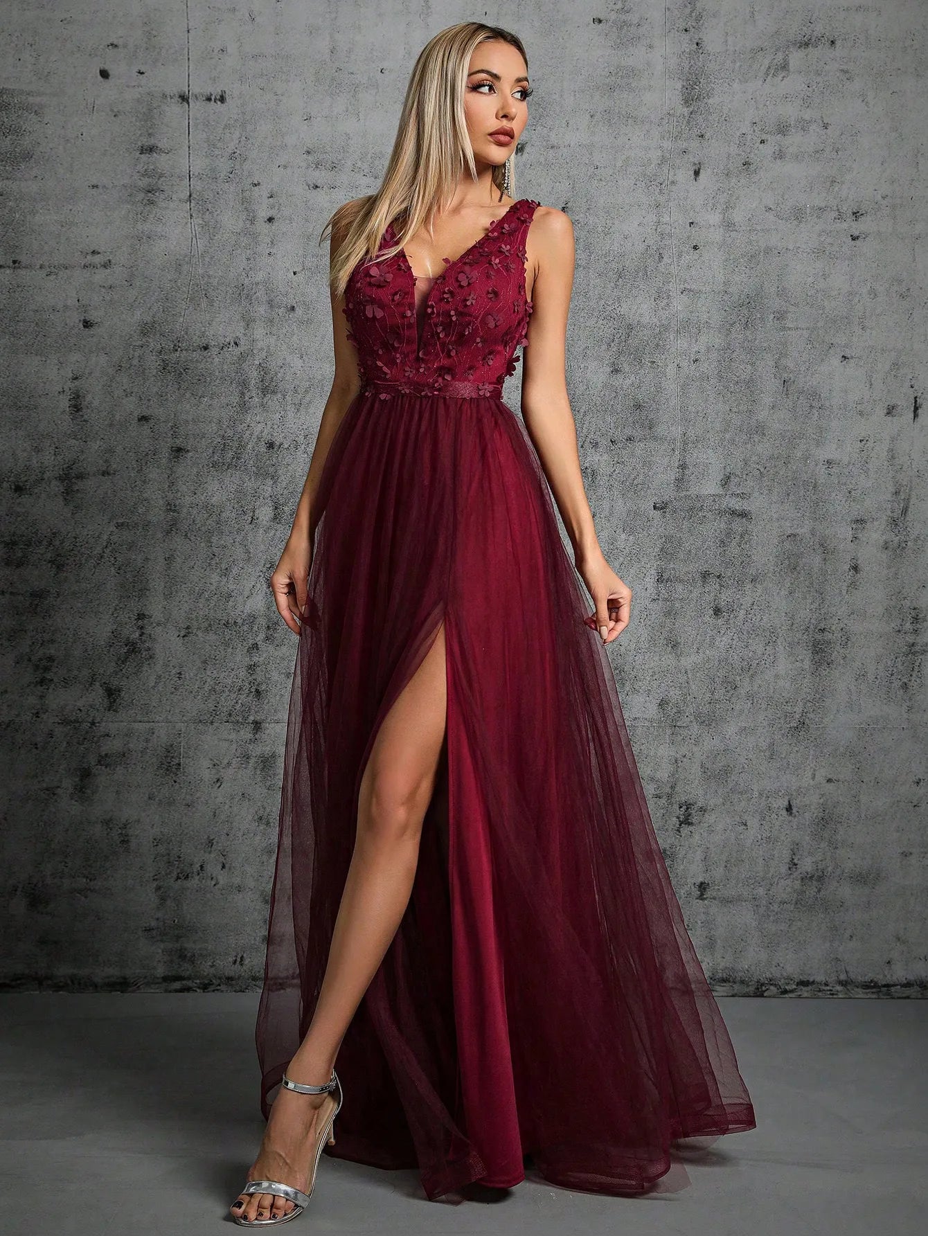 V-neck 3d sequin embroidered mesh slit skirt