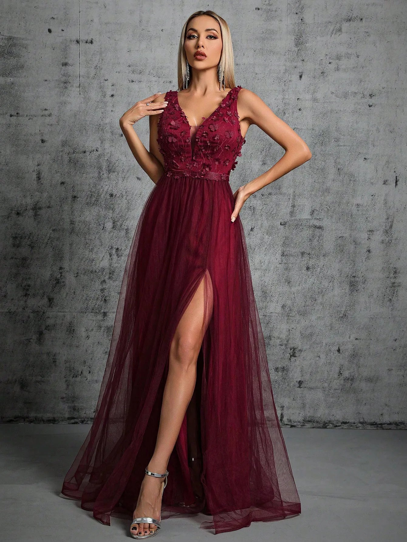 V-neck 3d sequin embroidered mesh slit skirt