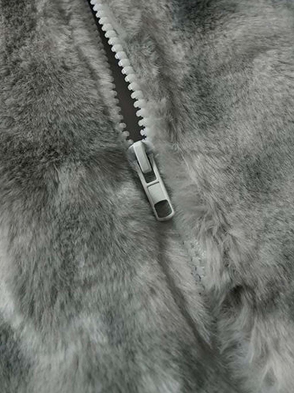 Zipper detail on men’s grey tie-dye faux fur jacket